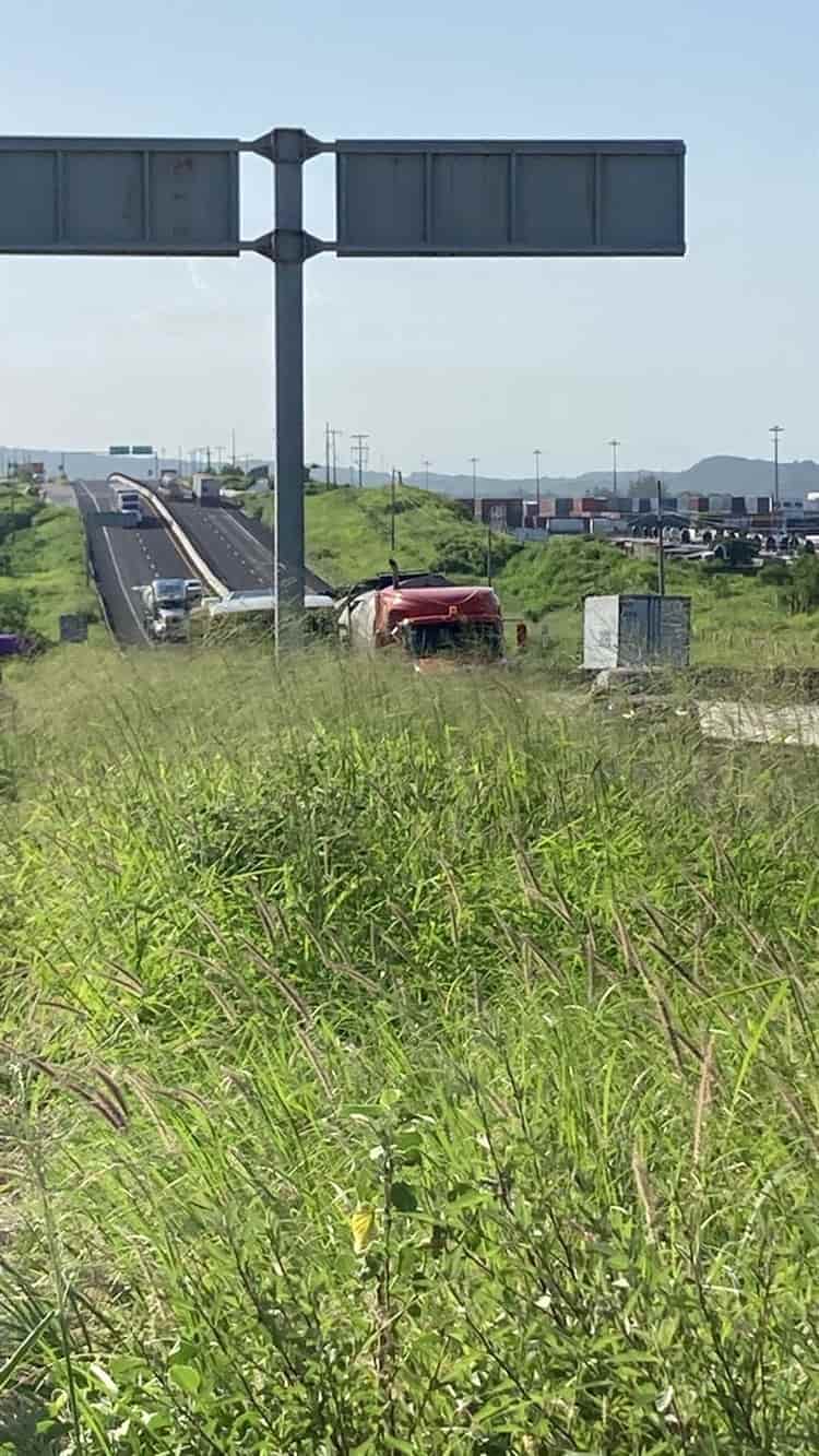 Liberan autopista Veracruz-Cardel vecinos de Colinas de Santa Fe