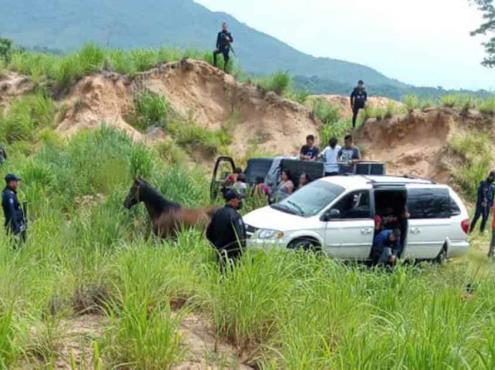 Más de 100 migrantes fueron hallados dentro de 6 vehículos en Chiapas