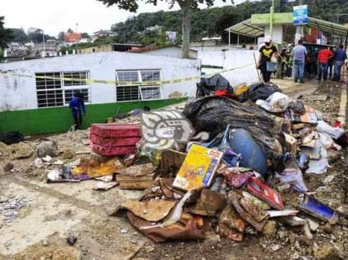 Al menos 20 escuelas desamparadas tras la furia de Grace en Veracruz