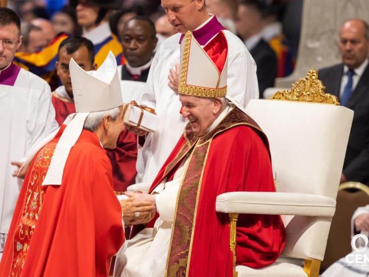 Papa Francisco recibe café veracruzano de arzobispo Patrón Wong