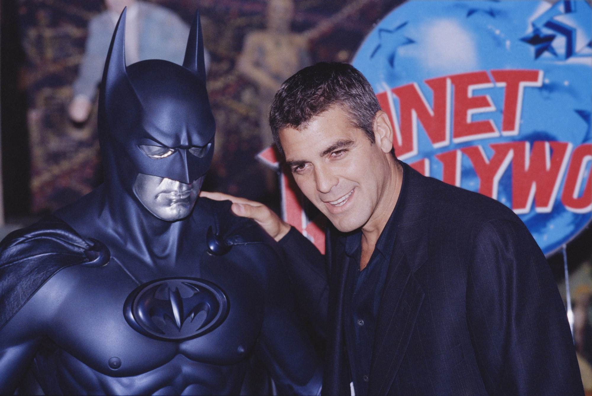 El traje que usó George Clooney en Batman & Robin será subastado