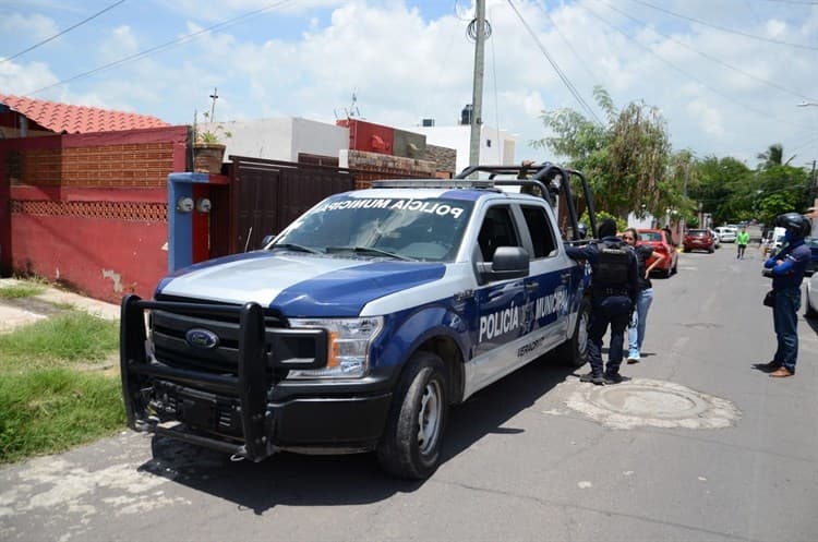 Vecinos capturan a presunto ladrón que estaba escondido en una vivienda en el Coyol
