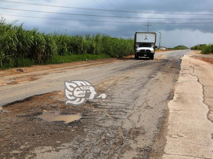 Darán mantenimiento a la carretera Antigua a Minatitlán 