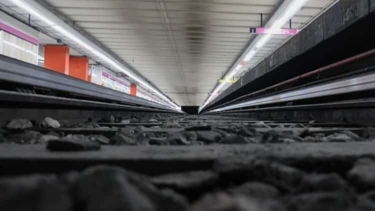 Muere persona que se arrojó a las vías del metro en la CDMX