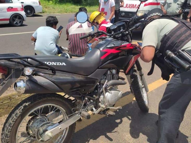 Derrapa motociclista en carretera federal a San Andrés Tuxtla