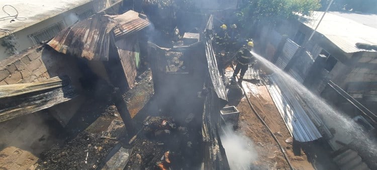 Vivienda es consumida por el fuego en la colonia Las Caballerizas en Veracruz