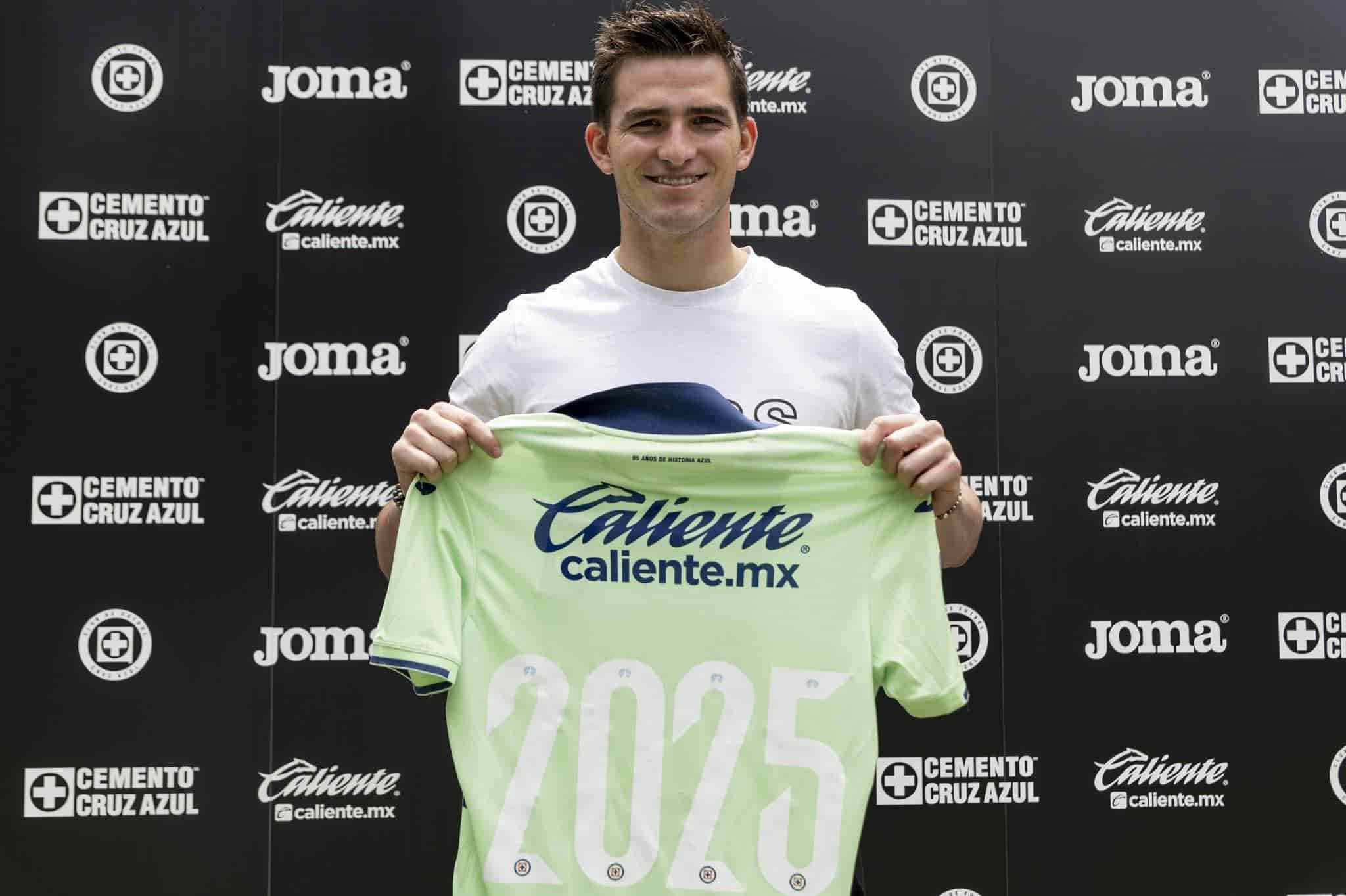 ¡Hasta 2025! Cruz Azul renueva al veracruzano Sebastián Jurado