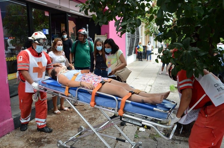 Mujer resulta lesionada al caerle un pedazo de plafón en Veracruz (+Video)