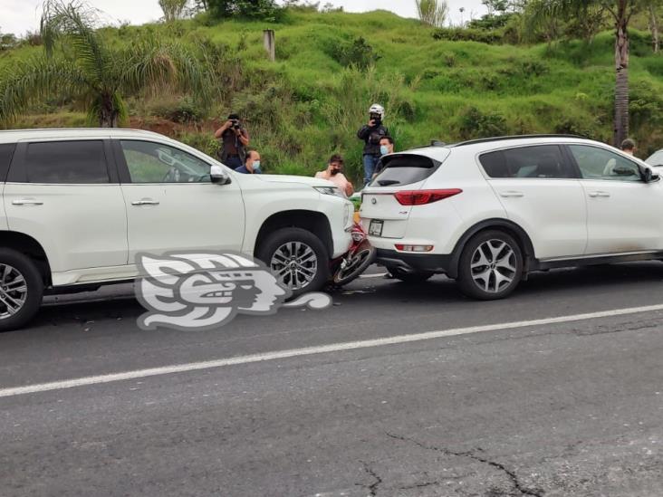 Camioneta choca y prensa a motociclista en avenida Lázaro Cárdenas de Xalapa