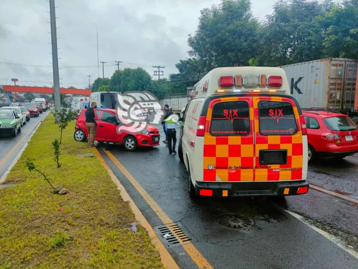 Cobarde conductor huye tras chocar en la Xalapa-Banderilla; 2 heridos