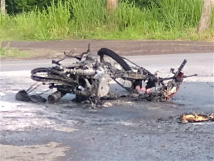 Joven termina con quemaduras tras incendiarse su motocicleta en Tierra Blanca