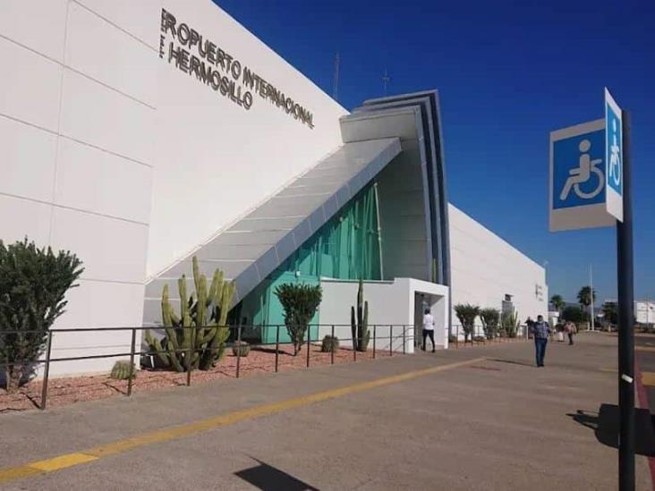 Aterriza de emergencia avión de Viva Aerobus en aeropuerto de Hermosillo, Sonora