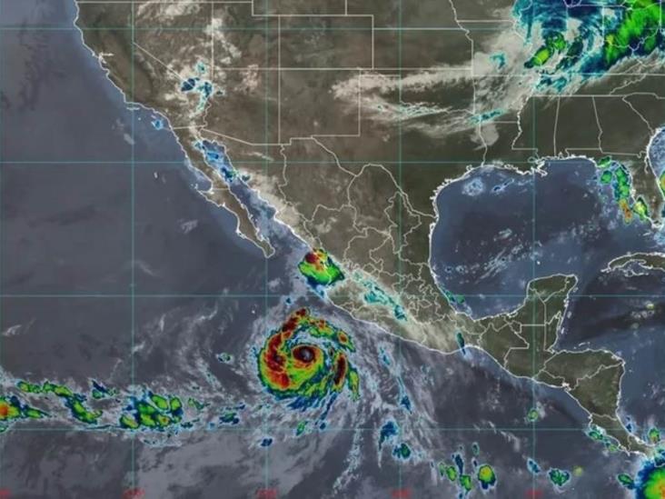 Estelle es huracán categoría 1 y traerá fuertes lluvias en México