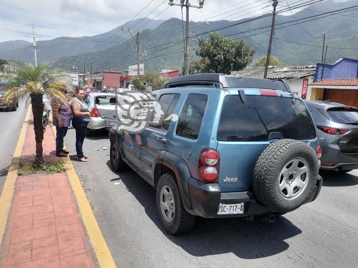 Chocan sobre la Orizaba-Tehuacán; cierran la circulación