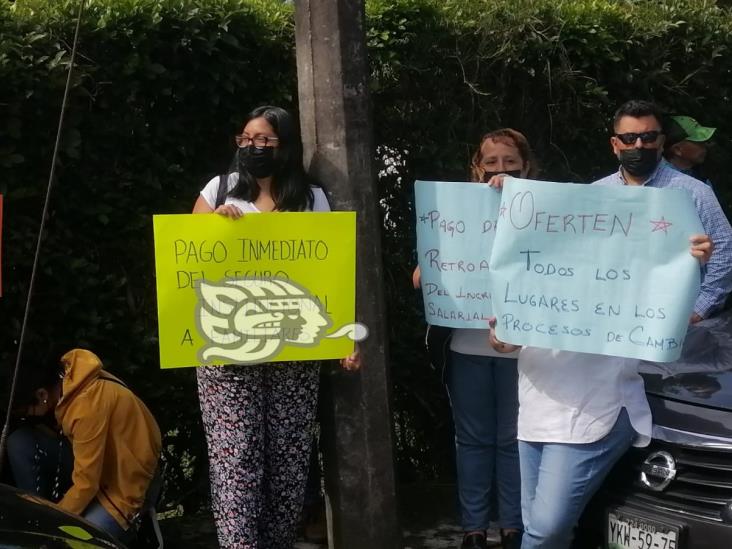 Protestan en sede de la SEV en Orizaba; acusan adeudos (+Video)