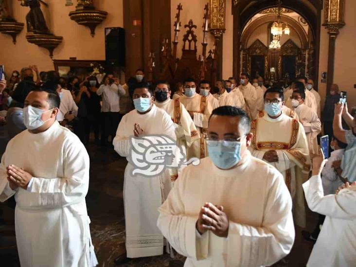 Encabeza obispo de Xalapa la ordenación de nuevos diáconos (+Video)