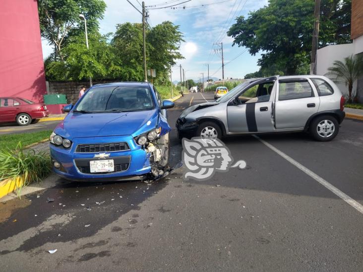 Choque en fraccionamiento de Córdoba deja dos personas lesionadas