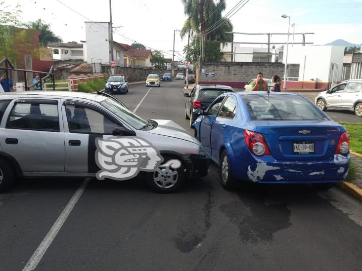 Choque en fraccionamiento de Córdoba deja dos personas lesionadas