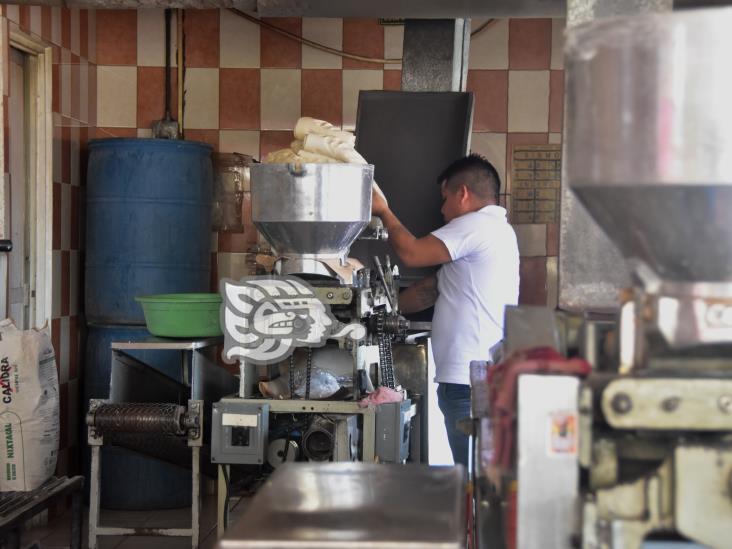 (+ Video) No exceder el precio, piden a tortilleros de Coatzacoalcos