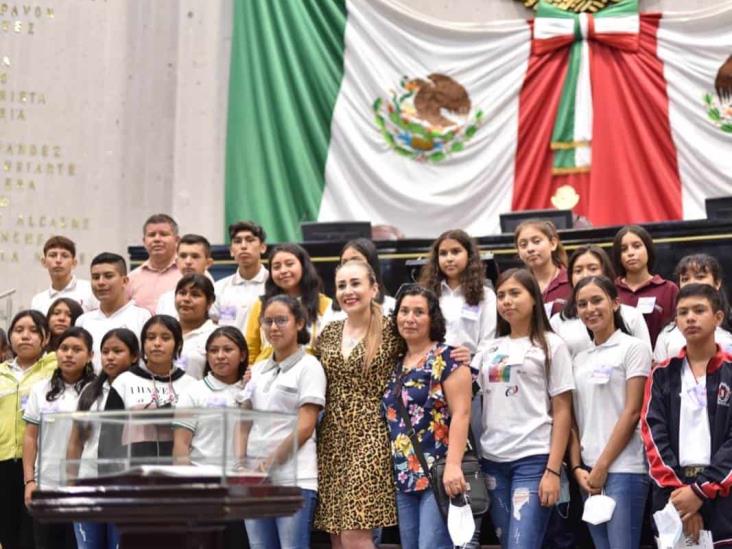 Visitan estudiantes destacados de Comapa el Palacio Legislativo