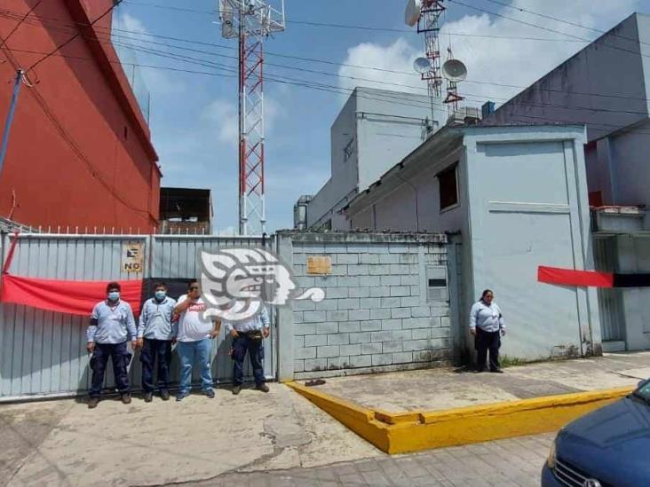 Telefonistas en Misantla cuelgan banderas rojinegras y se unen a huelga nacional