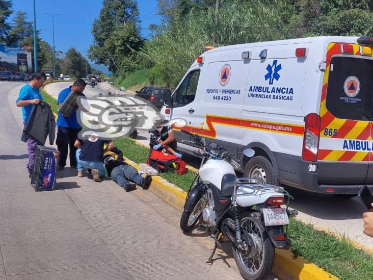 Motociclista derrapa en bulevar Xalapa-Coatepec