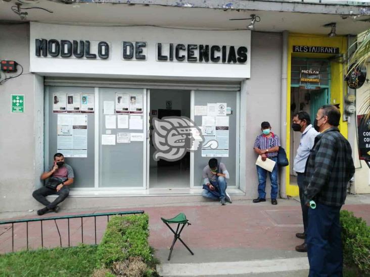 Reportan fallas en sistema de módulos de licencias de Xalapa
