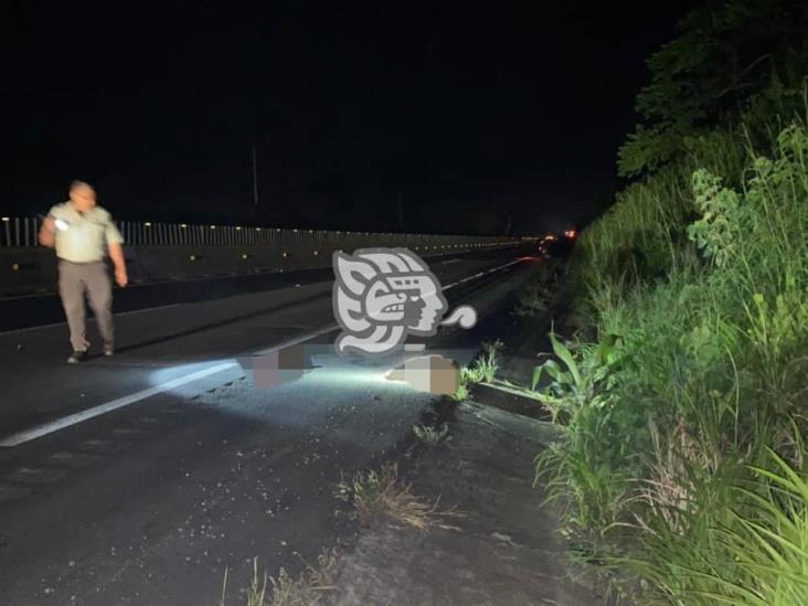Tiran cuerpo desmembrado en la autopista Cosoleacaque- La Tinaja