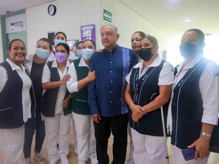 AMLO refrenda compromiso de basificar al personal médico del país