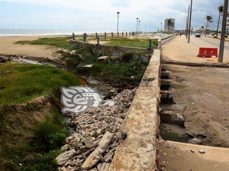 Deteriorado el Malecón de Coatzacoalcos por salitre y falta de mantenimiento
