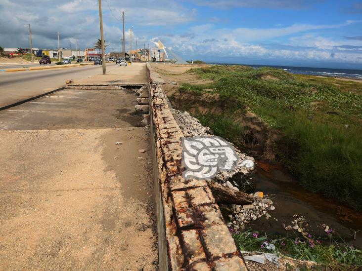 Deteriorado el Malecón de Coatzacoalcos por salitre y falta de mantenimiento