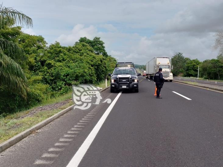 Localizan cuerpo ensabanado en la carretera Coatzacoalcos-Villahermosa