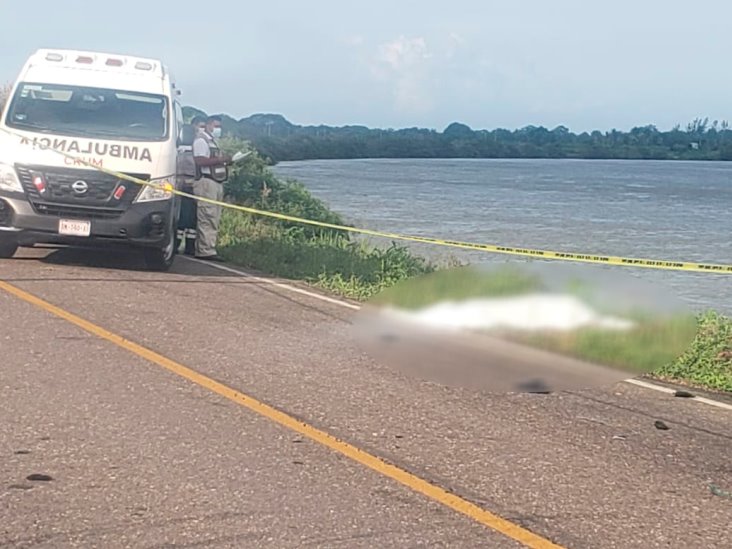 Muere mujer motociclista al ser golpeada por un auto en la carretera a Cosamaloapan
