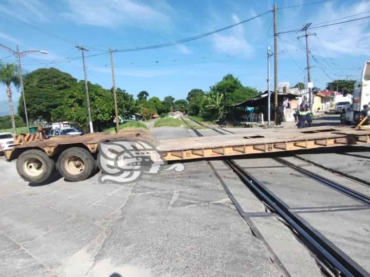 Reportan cierre de circulación tras desprendimiento de semirremolque en Córdoba