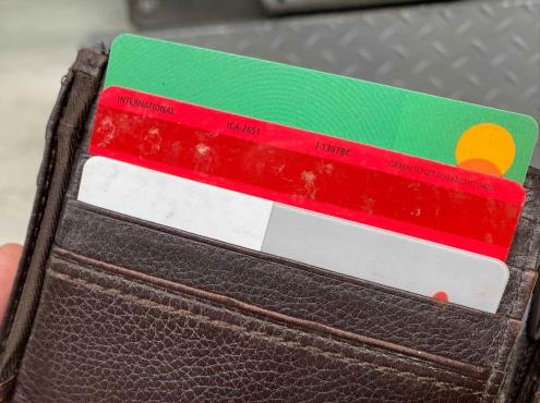 Advierte Condusef por repunte de cargos no reconocidos en tarjetas bancarias