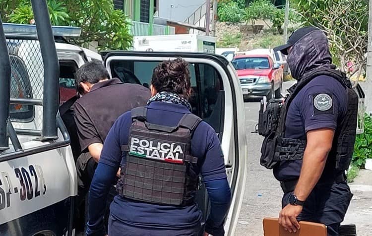 ¡En Veracruz! Ladrón es sorprendido por dueño de negocio, se lo entrega a policías