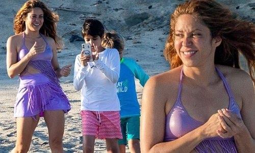 Captan A Shakira Pase Ndose En Playas De M Xico Junto Con Sus Hijos