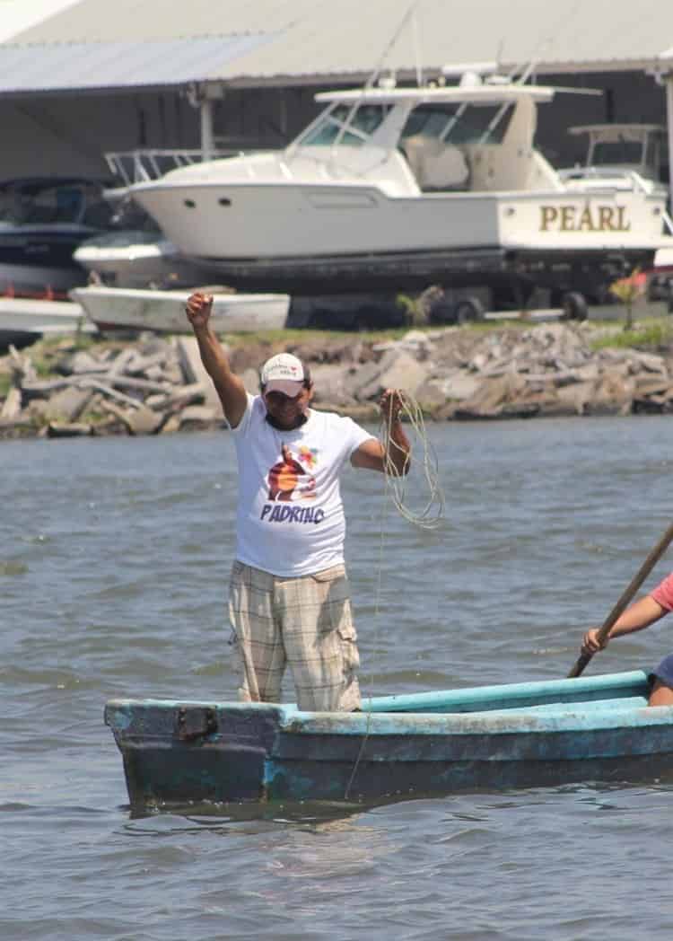 Pescadores participan en concurso de atarrayas por las Fiestas de Santa Ana 2022