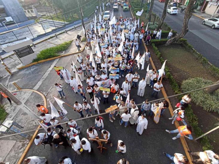 Católicos de Xalapa marchan por la paz