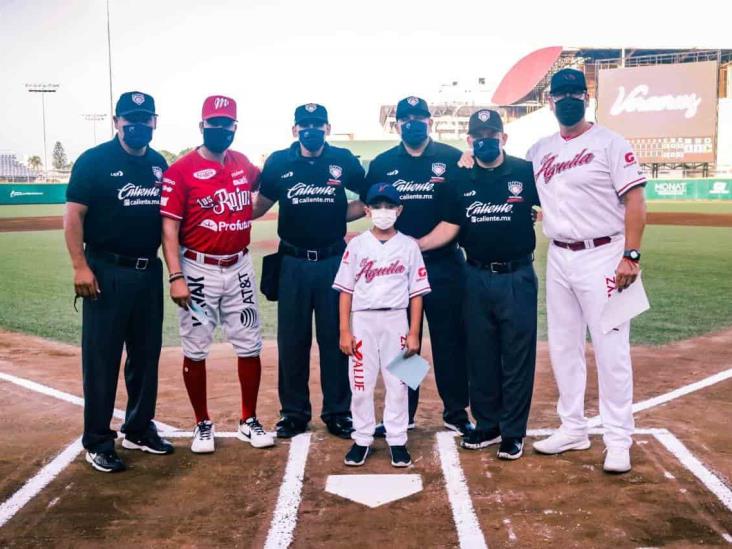 Gus, el mánager más joven del beisbol mexicano con apenas 8 años (+video)
