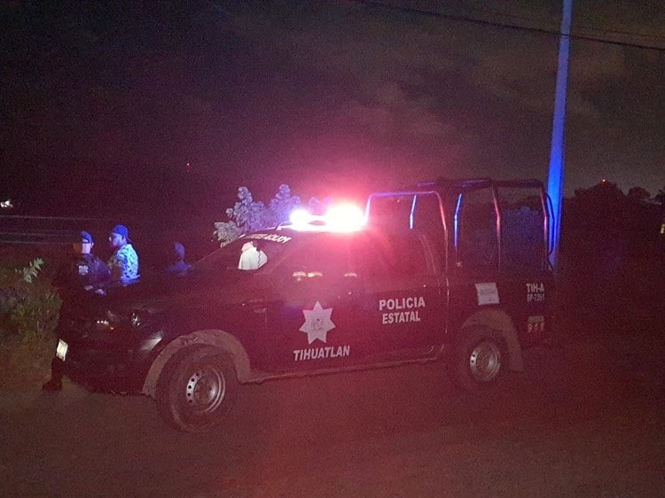 Automovilistas caen a un barranco y huyen a pie en la carretera Poza Rica-Tihuatlán