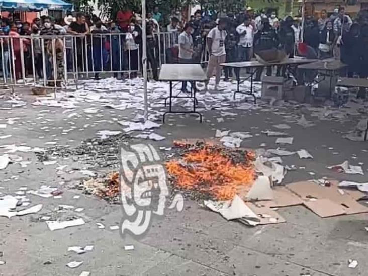 Arden urnas: queman boletas de elecciones de Morena en Zongolica (+Video)