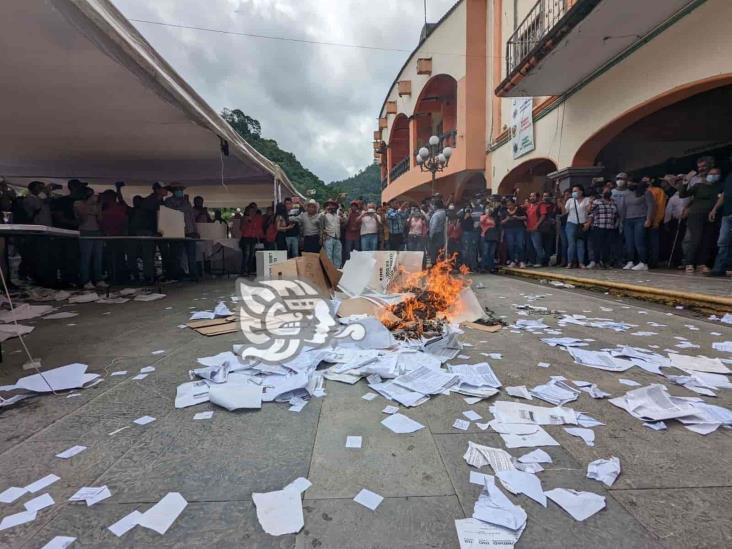 Arden urnas: queman boletas de elecciones de Morena en Zongolica (+Video)