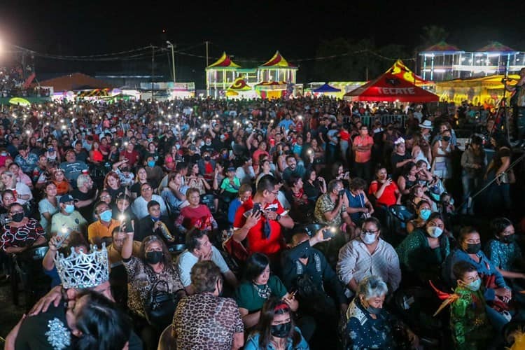 Coronan a América I y La Mona I como Reyes de la Alegría del Carnaval de Cardel