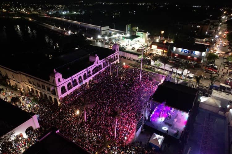 Más de 14 mil personas bailaron a ritmo de la Banda El Recodo