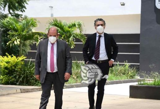 'Pausa' en audiencia de Winckler; ex fiscal pide paracetamol por dolor de cabeza