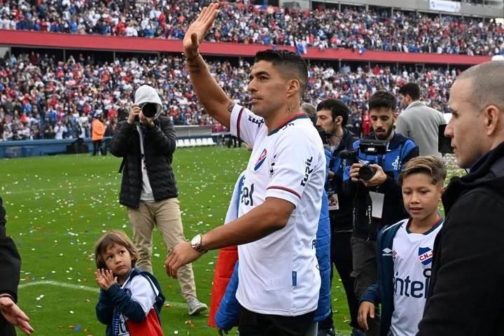 Luis Suárez, conmovido por presentación como refuerzo del Nacional de Uruguay