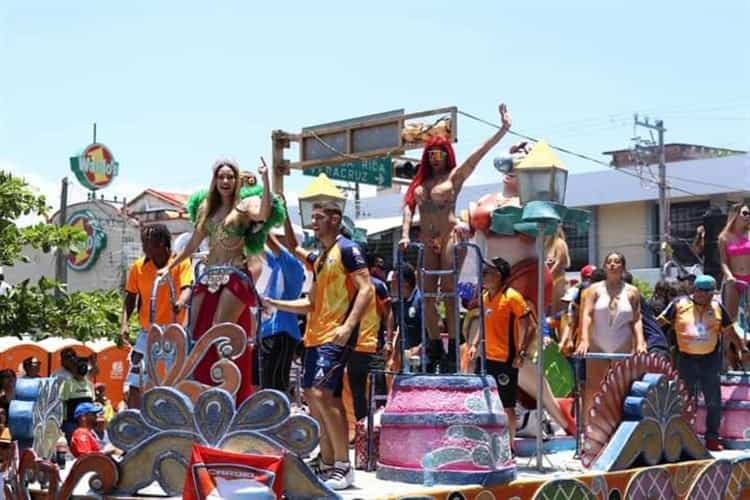 Realizan segundo desfile del Carnaval de Cardel 2022
