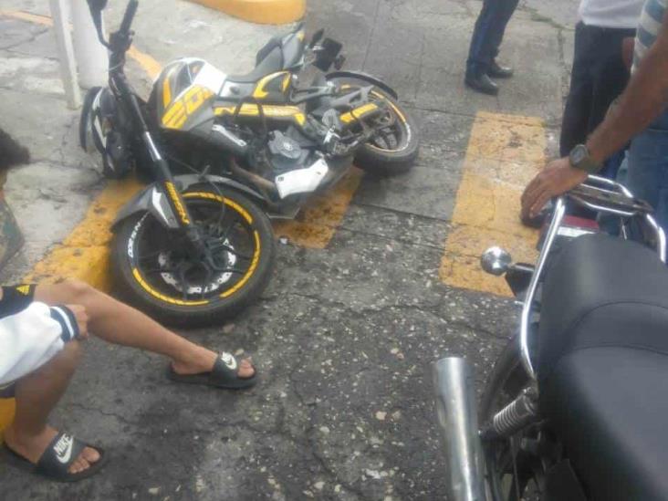 Motociclistas chocan entre ellos en Tierra Blanca; resultaron heridos