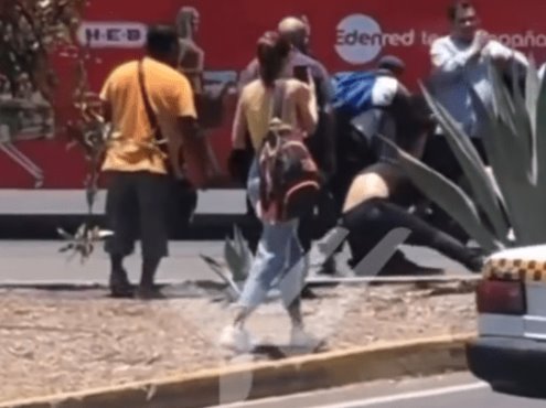 Chofer de autobús propina golpiza a pasajero por el cobro de $15 del boleto (+Video)